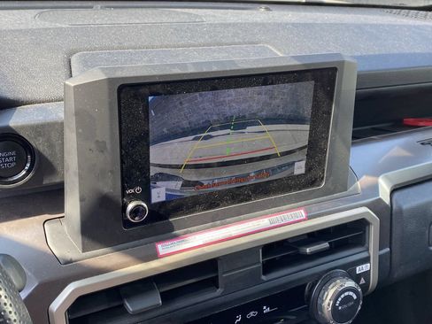 Certified 2024 Toyota Tacoma SR5 AWD/4WD image 10
