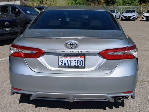Used 2018 Toyota Camry SE w/ Moonroof Package image 6