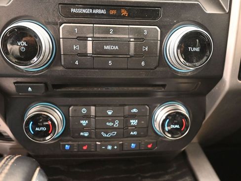 Used 2018 Ford F150 Platinum w/ Equipment Group 701A Luxury AWD/4WD image 12