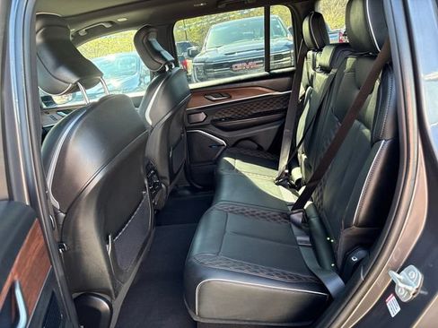 Used 2023 Jeep Grand Cherokee Summit w/ Advanced Protech Group IV AWD/4WD image 23