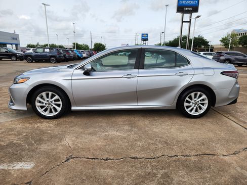 Used 2024 Toyota Camry LE image 5