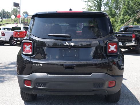 Used 2023 Jeep Renegade Latitude AWD/4WD image 4