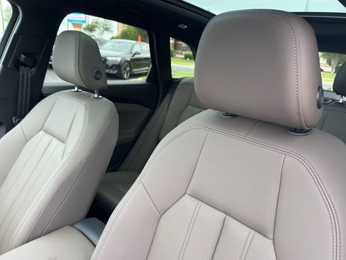 Used 2025 Audi Q5 Premium w/ Convenience Package AWD/4WD image 9