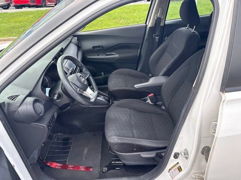 Used 2022 Nissan Kicks S FWD image 4