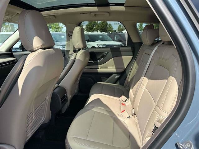 Used 2023 Lincoln Corsair AWD image 32