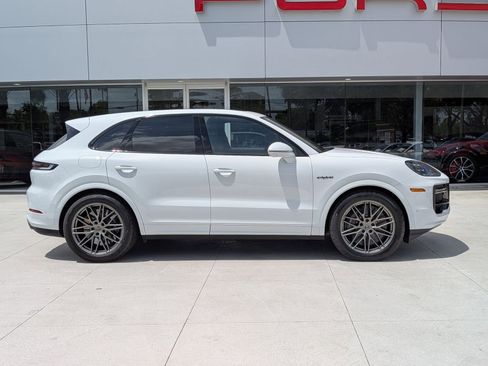 New 2026 Porsche Cayenne Turbo AWD/4WD image 8