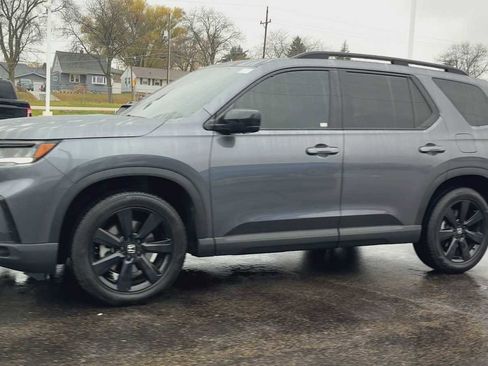 Used 2025 Honda Pilot Black Edition image 6