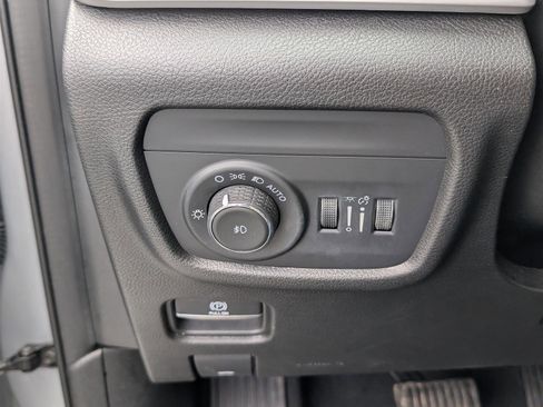 Used 2022 Jeep Grand Cherokee Limited image 21