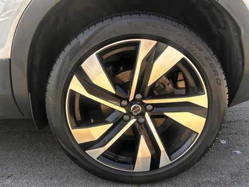 Used 2024 Volvo XC40 B5 Plus w/ Protection Package Premier AWD/4WD image 35