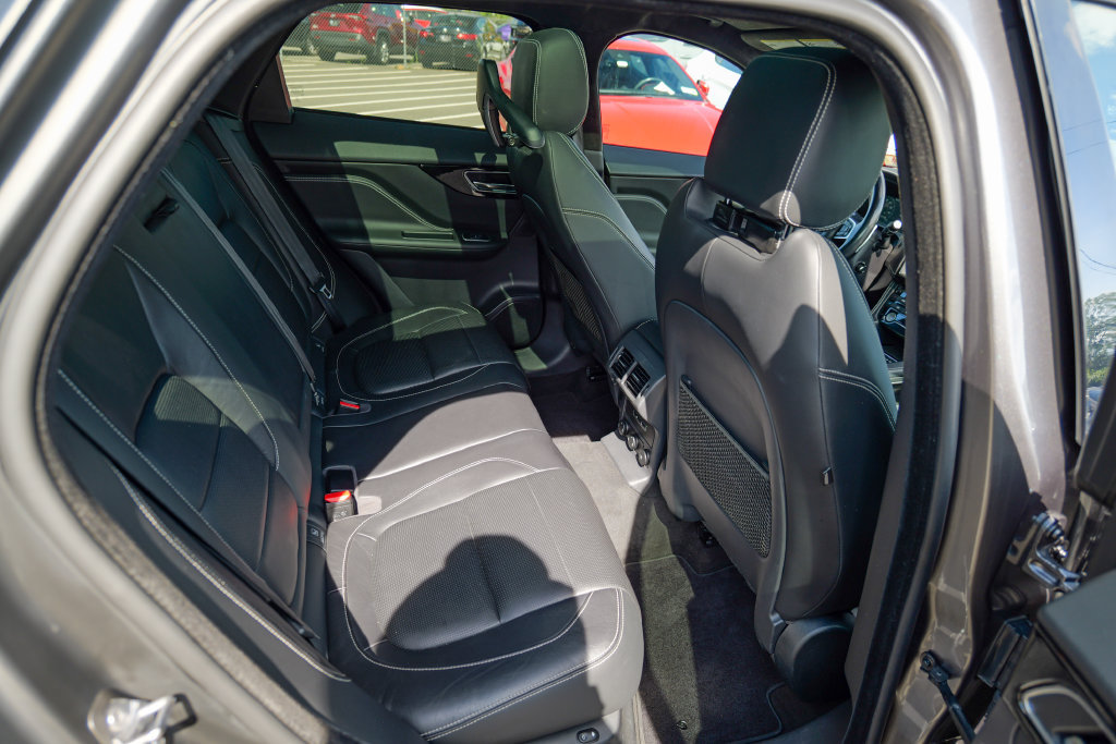 Used 2019 Jaguar F-PACE R-Sport AWD/4WD image 31