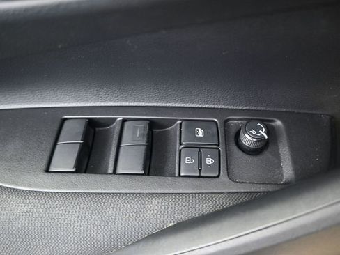 Used 2022 Toyota Corolla LE image 11