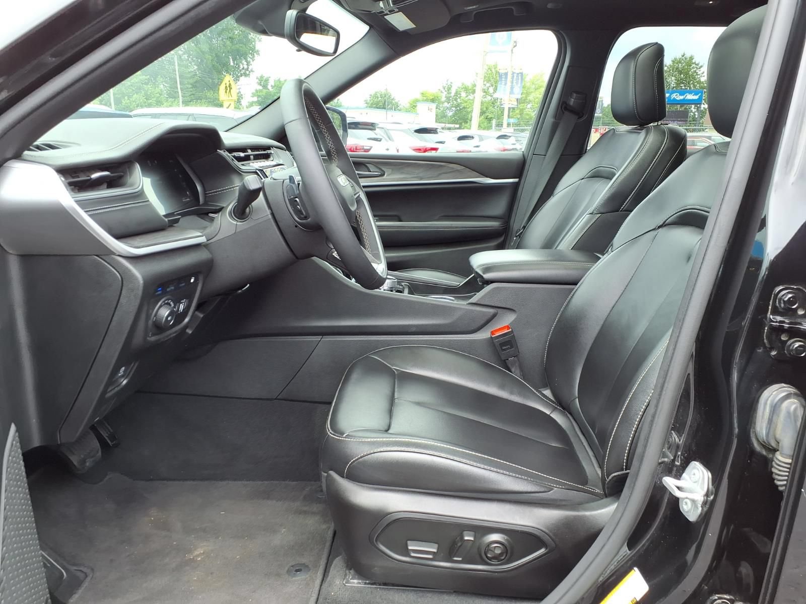 Used 2024 Jeep Grand Cherokee Limited 4xe AWD/4WD image 16
