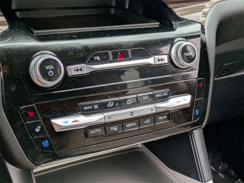 Used 2024 Ford Explorer Limited image 17