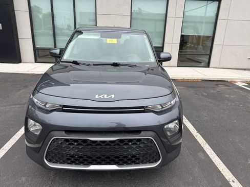 Used 2022 Kia Soul LX FWD image 2