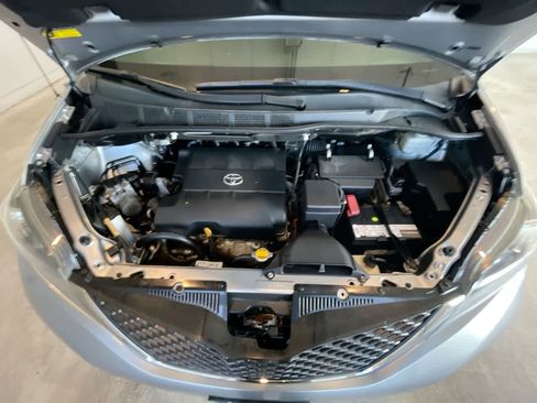 Used 2012 Toyota Sienna SE image 26
