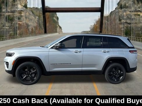 New 2025 Jeep Grand Cherokee Altitude RWD image 4