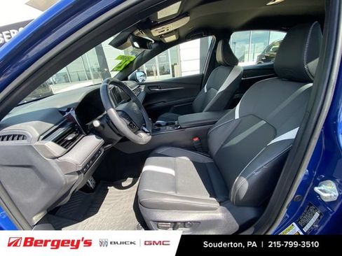 Used 2025 Toyota Camry SE w/ Convenience Package FWD image 23