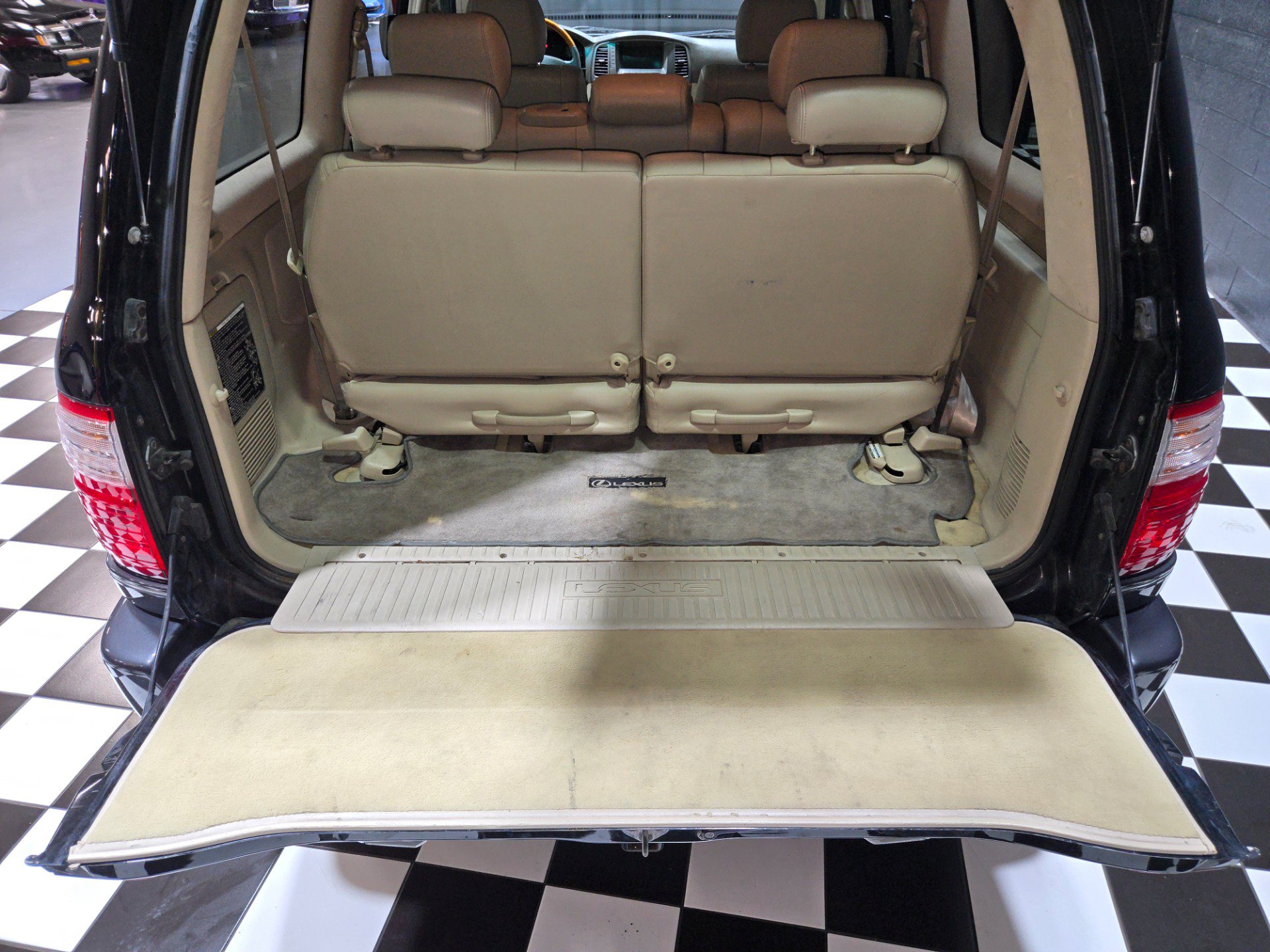 Used 2004 Lexus LX 470 4WD image 71