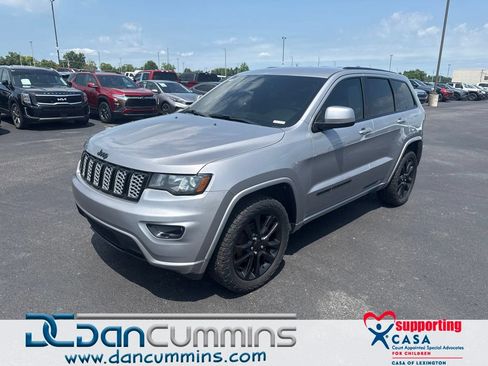 Used 2020 Jeep Grand Cherokee Altitude AWD/4WD image 1