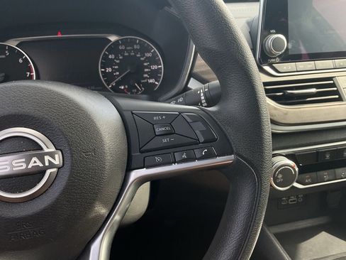 Used 2025 Nissan Altima 2.5 SV FWD image 26