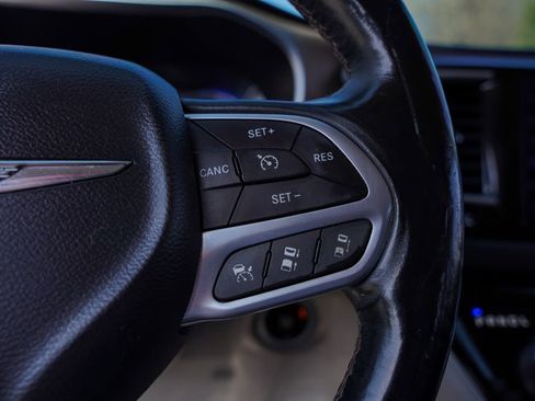 Used 2017 Chrysler Pacifica Touring-L Plus w/ Advanced Safetytec Group image 16