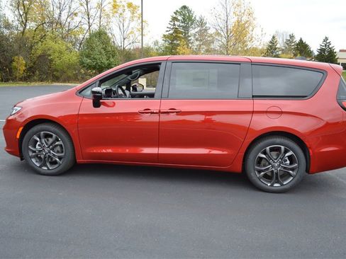 New 2026 Chrysler Pacifica Select image 8