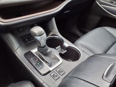 Used 2014 Toyota Highlander XLE FWD image 25