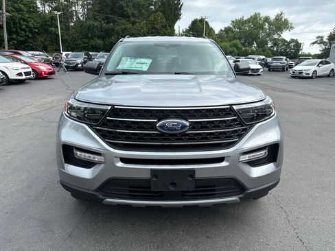 Used 2021 Ford Explorer XLT w/ Equipment Group 202A AWD/4WD image 8