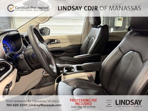 Used 2024 Chrysler Pacifica Touring-L FWD image 20