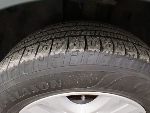 Used 2019 Ford Explorer XLT AWD/4WD image 28
