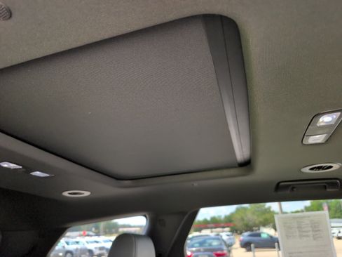 Used 2024 Buick Enclave Essence w/ Experience Buick Package FWD image 11