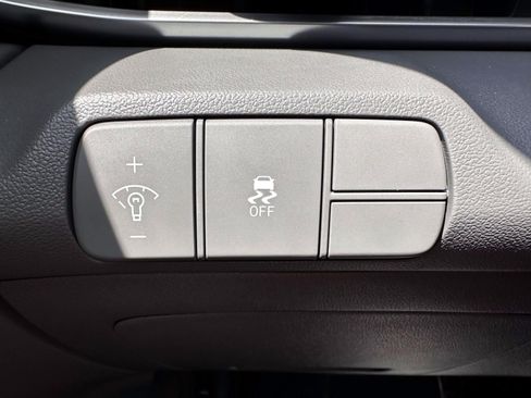 Used 2025 Hyundai Elantra Sport FWD image 15