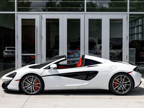 Used 2019 McLaren 570S Spider image 13