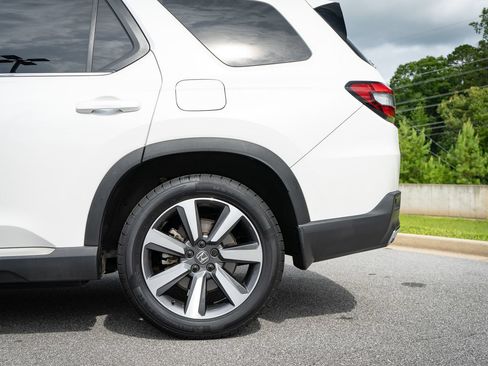 Used 2023 Honda Pilot Touring image 6