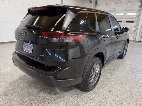 Used 2024 Nissan Rogue S AWD/4WD image 4