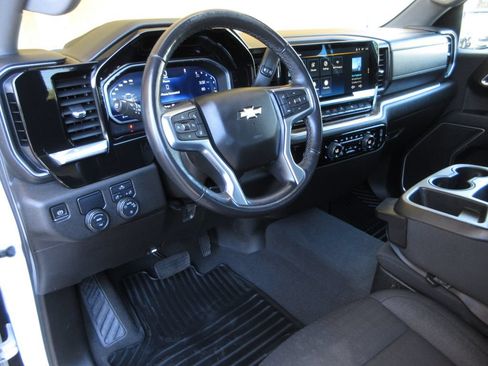 Used 2022 Chevrolet Silverado 1500 LT RWD image 13
