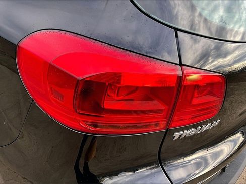 Used 2017 Volkswagen Tiguan S image 29