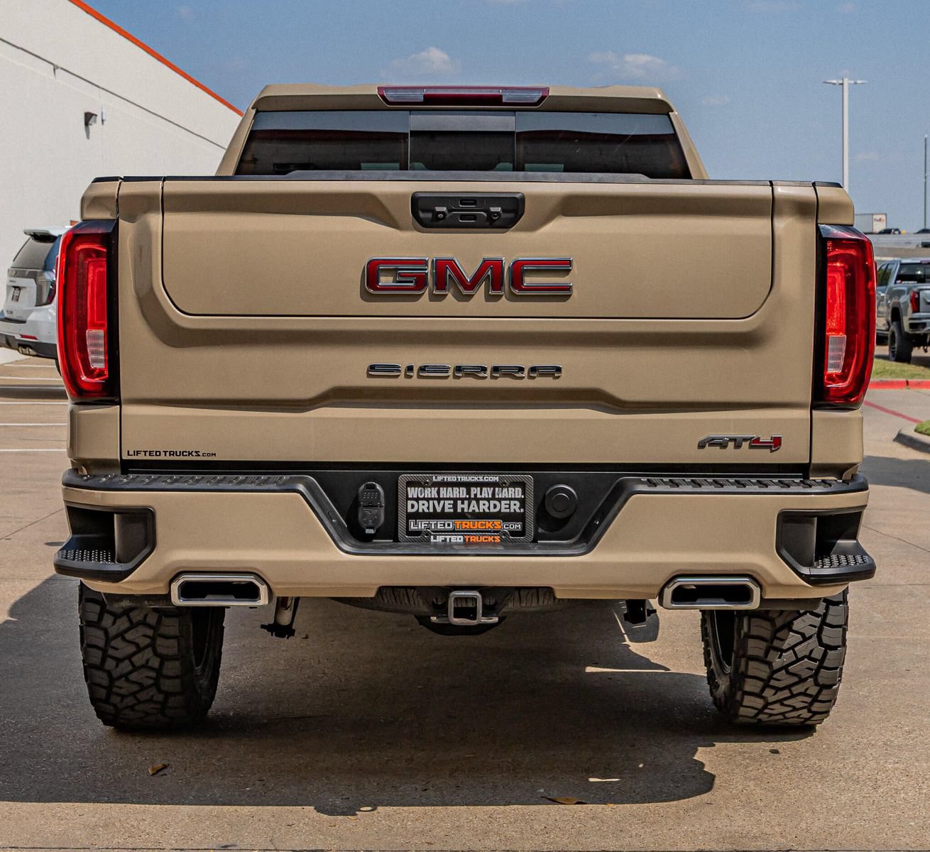 Used 2022 GMC Sierra 1500 AT4 w/ AT4 Preferred Package AWD/4WD image 8