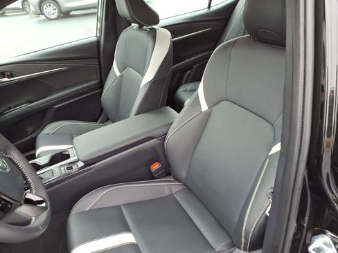 Used 2025 Toyota Camry SE w/ Multimedia Upgrade Package image 15