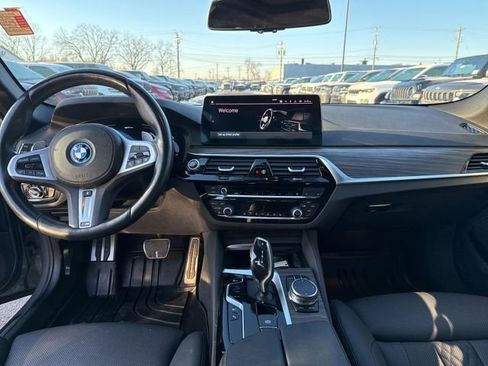 Used 2023 BMW 530e xDrive w/ Premium Package AWD/4WD image 8