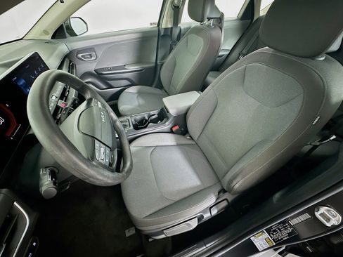 Used 2025 Kia K4 LXS image 13