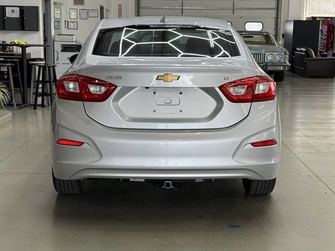 Used 2017 Chevrolet Cruze LT w/ Convenience Package FWD image 3