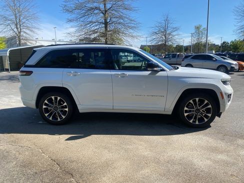 Used 2022 Jeep Grand Cherokee Overland image 2