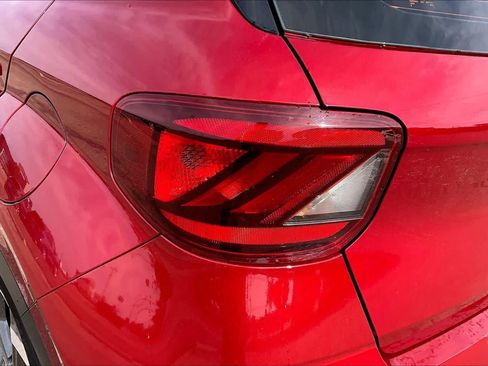 Used 2025 Hyundai Venue SEL FWD image 28