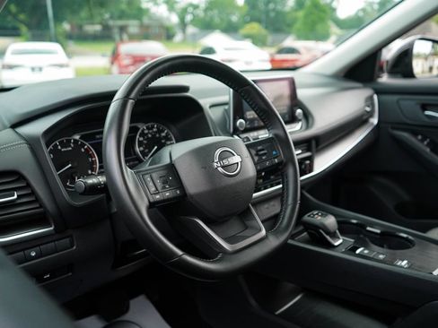 Used 2025 Nissan Rogue SV FWD image 5