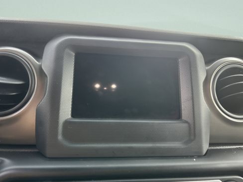 Used 2022 Jeep Wrangler Sport S image 36