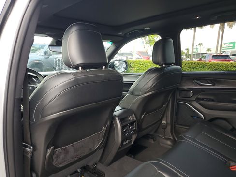 Used 2022 Jeep Grand Cherokee Overland image 16