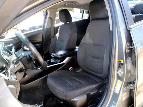 Used 2017 Chevrolet Volt LT image 12