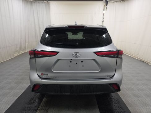 Used 2021 Toyota Highlander XLE FWD image 5