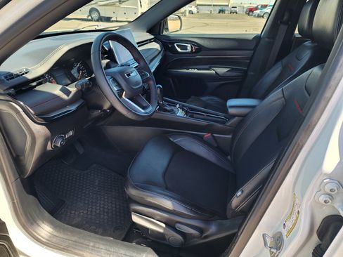Used 2025 Jeep Compass Trailhawk AWD/4WD image 15